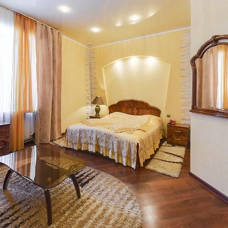 Ghostinitsa "Lina" Hotel Петропавловск Екстериор снимка