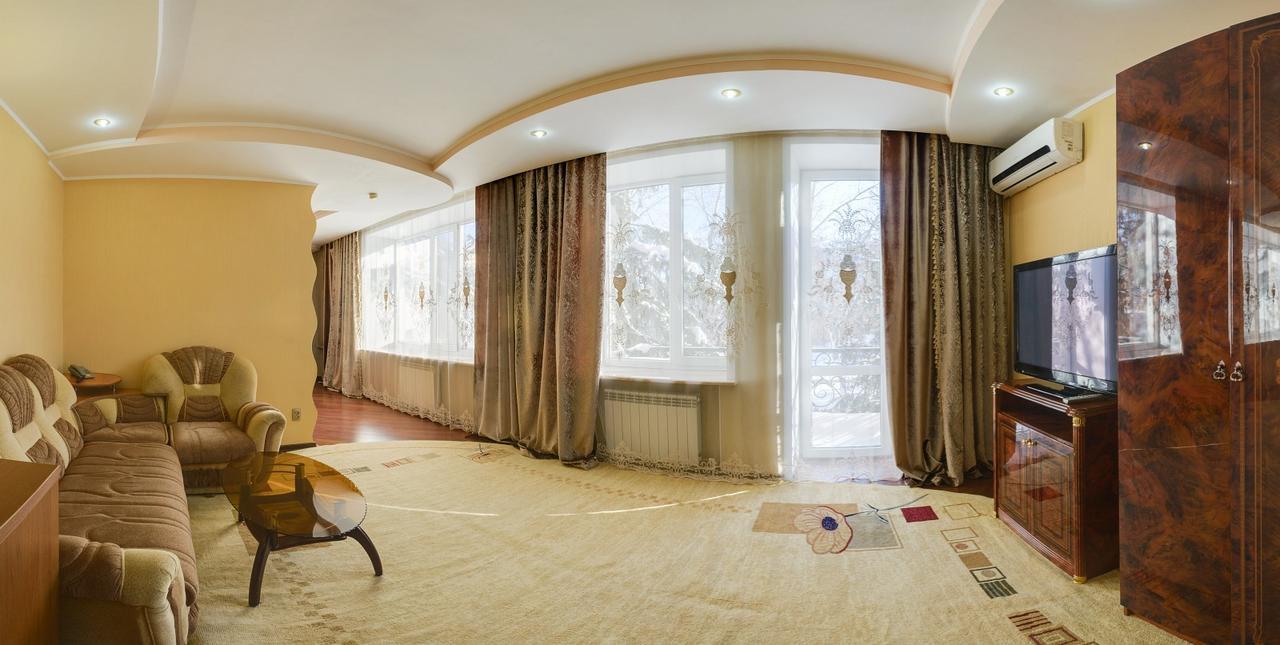 Ghostinitsa "Lina" Hotel Петропавловск Екстериор снимка