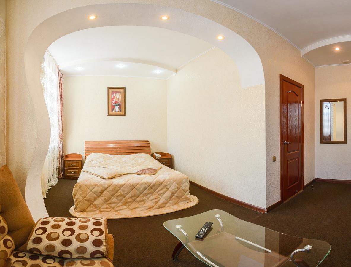 Ghostinitsa "Lina" Hotel Петропавловск Екстериор снимка