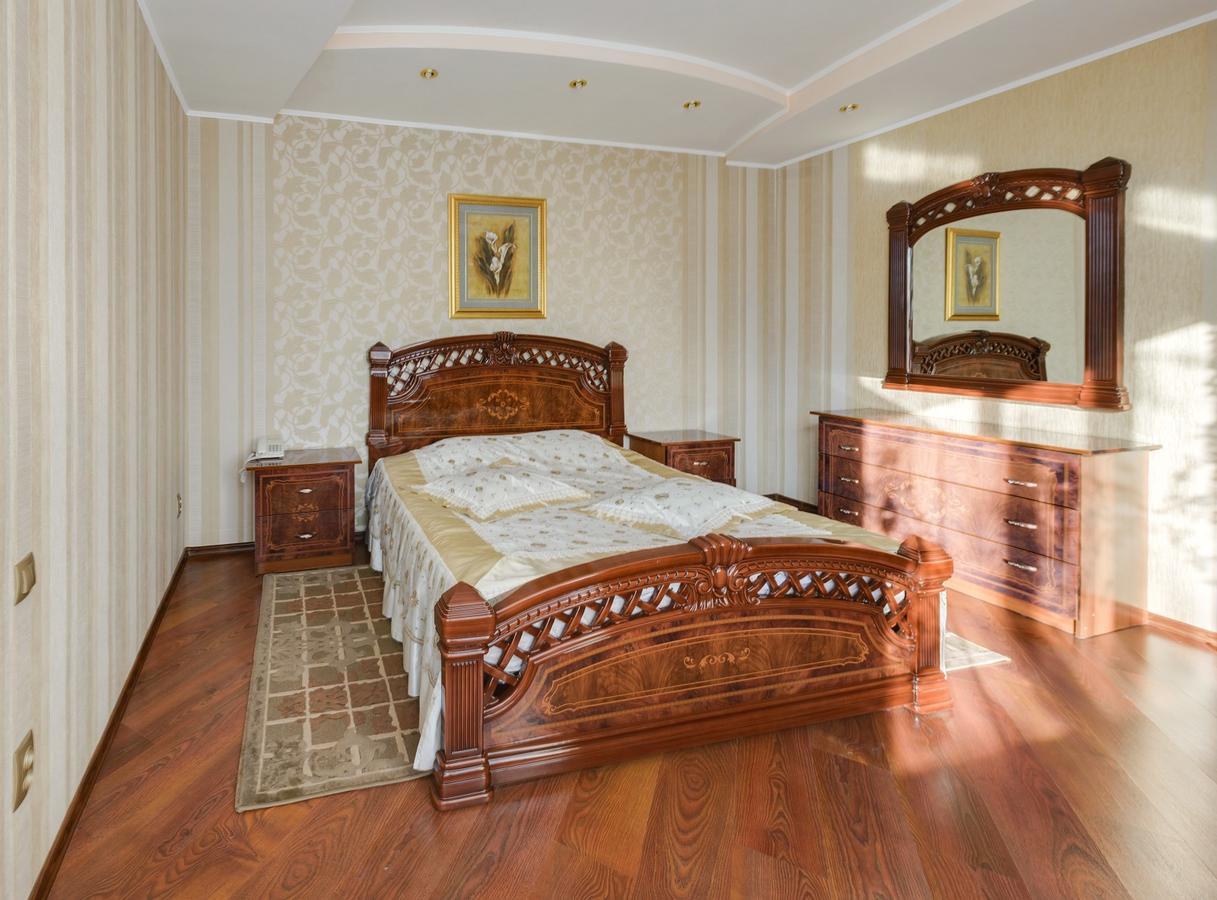 Ghostinitsa "Lina" Hotel Петропавловск Екстериор снимка